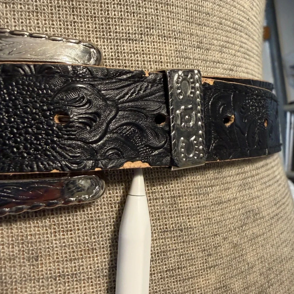 Vintage Western Black Embossed‎ Leather Belt Silver Longhorn Bull Buckle Floral